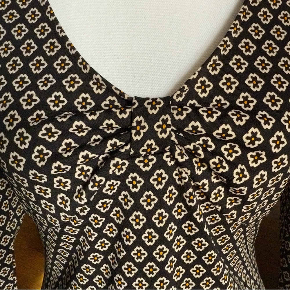 Michael Kors Black Dress With small Daisy Pattern Twist Neck Size 6